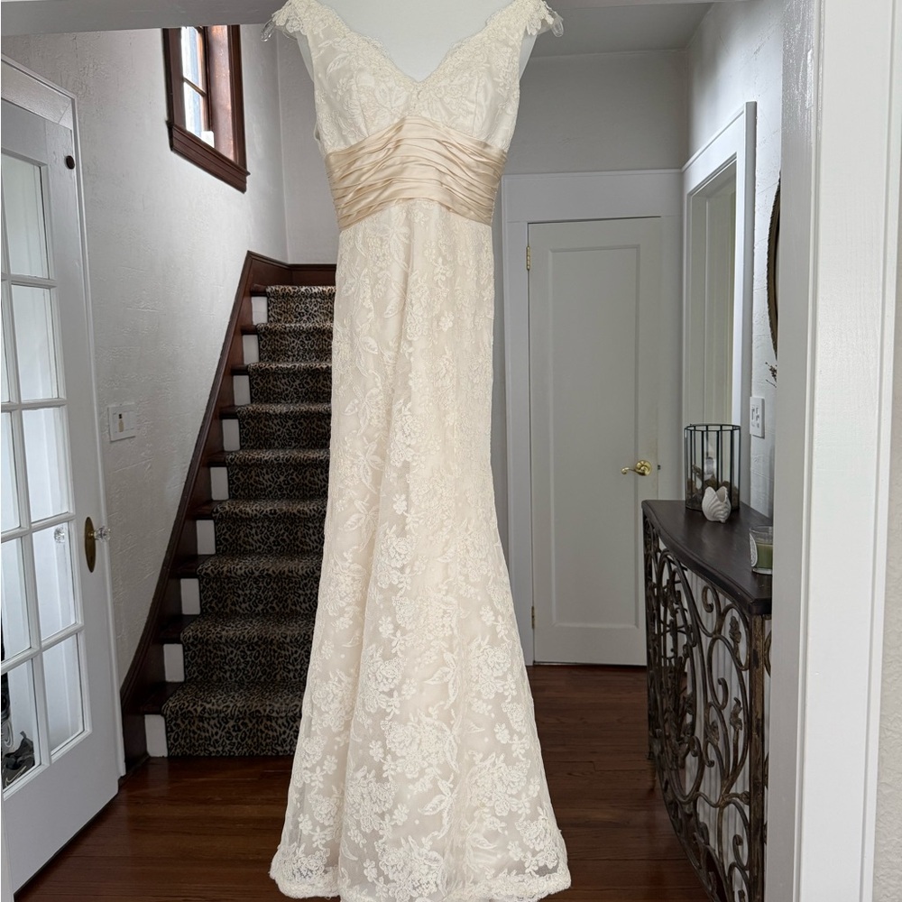 Cream Sleeveless V-Neck Wedding Gown